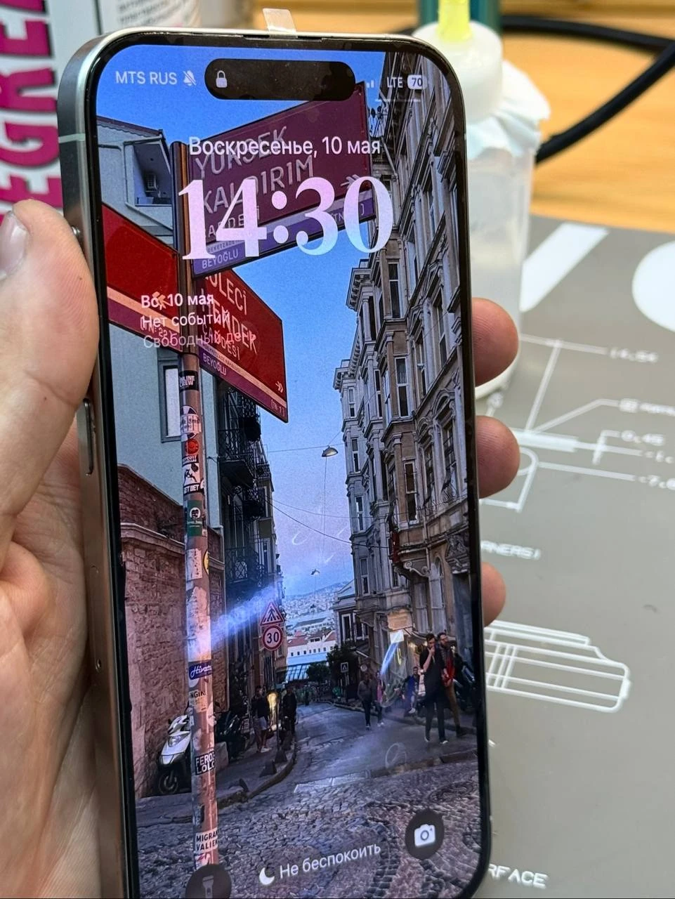 Экран iPhone после ремонта с восстановленным изображением
